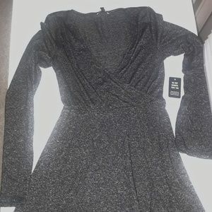 Short bell sleeve dress with low cut